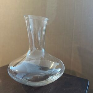 Elegant Clear Glass Wine Decanter
